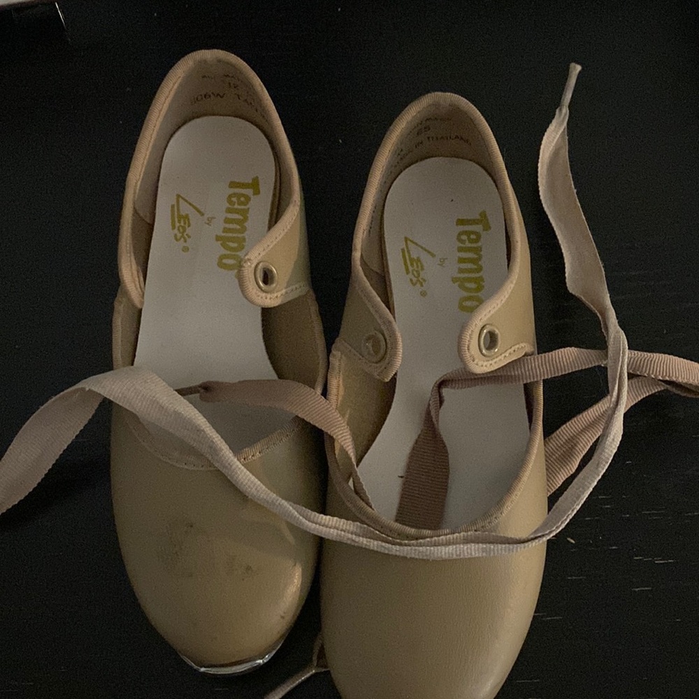 Tempo tap shoes